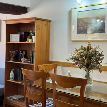 科雷拉广场公寓