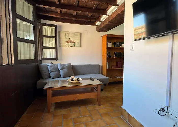 科雷拉广场公寓 *